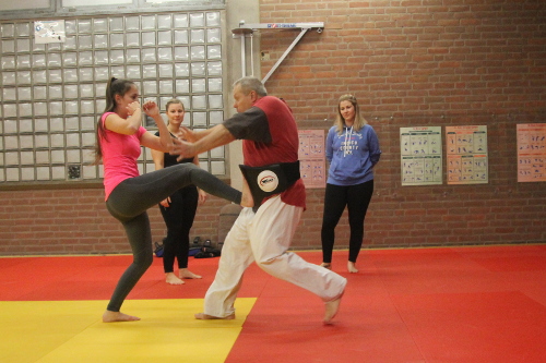 Frauen Selbstverteidigung - Kampfsportschule Selbstverteidigung